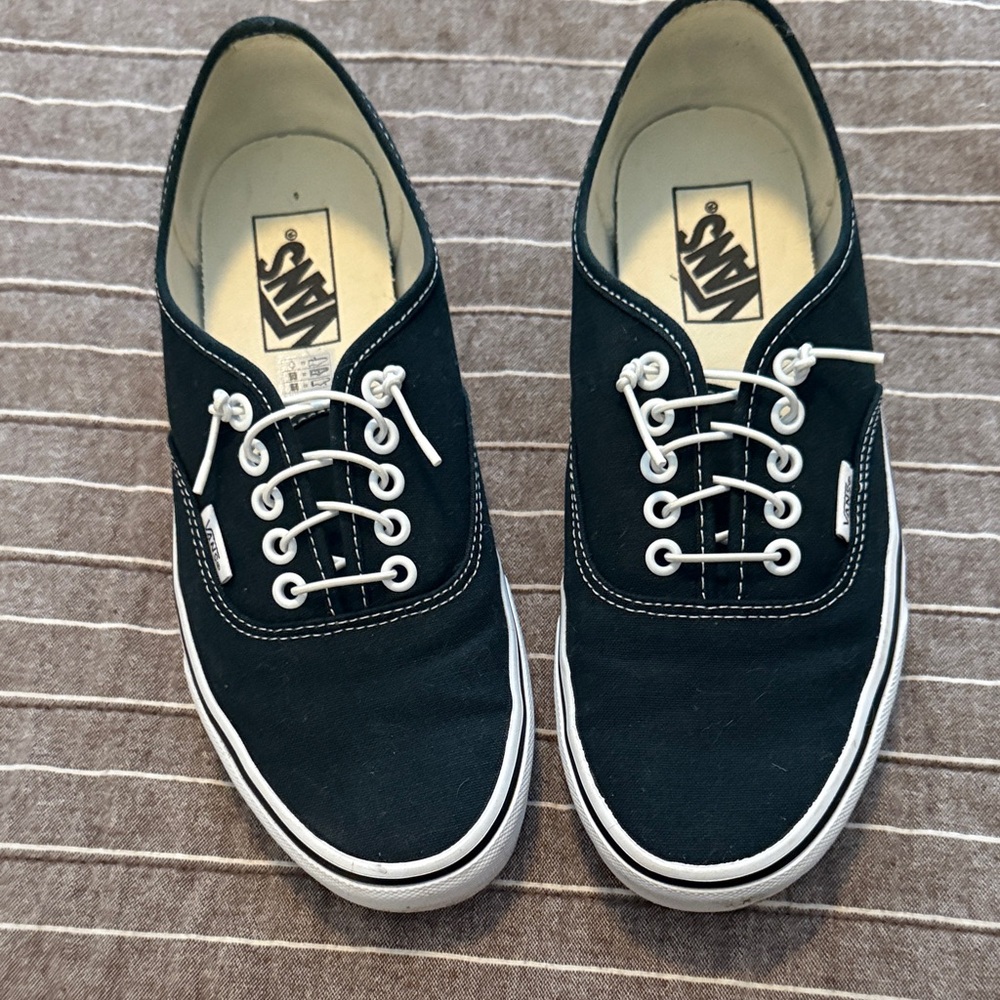 Vans Men's Black and White Canvas Sneakers